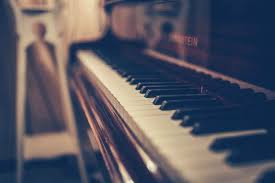 The list below this article includes twenty easy songs to be played on the piano by beginners. 20 Easy Songs To Play On The Piano For Beginners