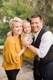 Family Photo Pose And Outfit Ideas Mom Dad And Four Year Old Love Their Outfits With Mustard Yel Fall Family Outfits Family Photo Outfits Family Photo Pose