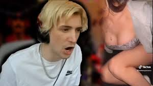 xQc Enjoying a few TikToks - YouTube