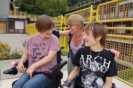 Wollte nur kurz sagen, dass ich vorzeitig wieder zuhause bin und aus dem urlaub wieder da bin. Ich Bin Wieder Zuhause Zwei Jahre Nach Dem Schulabschluss Zuruck In Der Srh Stephen Hawking Schule