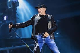 Sally cammina per la strada senza nemmeno guardare per terra. Un Senso Vasco Rossi Testo Con Accordi Wikitesti