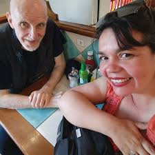 Nos conocimos cuando mi mundo vagaba por los jardines de un convento que  siempre será parte de mí. Nuestras charlas sobre Ho' oponopono, unieron  casi sin querer nuestros mundos sabiendo que solo