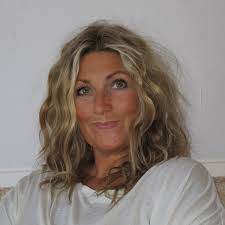 From breadline to best-seller: midlife success with Amanda Prowse