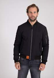 Ikks s'affranchit des codes et réinterprète avec brio la pièce phare du dressing masculin : Bombers Original Original Bomberjacke Black Schwarz Zalando De