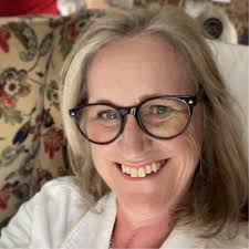 An evening refuel of Ireland's first H2 bus, using #greenhydrogen produced  at our #Dublin site.