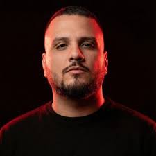 Linda Loaiza es una joven venezolana que en el año 2001 estuvo secuestrada  durante casi 4 meses por Luis Carrera Almoina, sujeto con bastante dinero e  hijo de Gustavo Carrera Damas, el