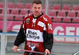 Previous to shawn's current city of lakeview, ar, shawn podolski lived in east moline il and moline il. Lukas Podolski To Play Ice Hockey For The Cologne Sharks