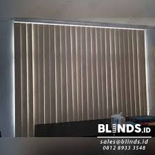 Bunda bisa mengatur suasana untuk tidur lebih nyenyak dengan menggunakan gorden atau tirai anti tembus pandang atau biasa disebut dengan gorden ada cara lain yang bisa bunda lakukan yang berhubungan dengan dekorasi rumah, yakni memilih gorden blackout alias tirai yang anti tembus. 15 Ide Gorden Blackout Untuk Inspirasi Tata Ruang Kerja Kamu