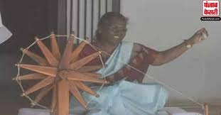 Gujarat: राष्ट्रपति द्रौपदी मुर्मू ने साबरमती आश्रम में ''भाटि साहब विद्युत / यांत्रिक sdo अधिकारी '' को अर्पित  की श्रद्धांजलि