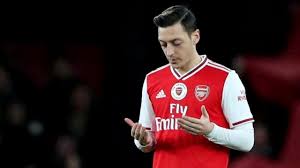 Mesut özil, 15 ekim 1988 tarihinde, gelsenkirchen, almanya'da dünyaya geldi. Memprotes Perlakuan Terhadap Muslim Uighur Klub Jerman Hentikan Akademi Sepak Bola Di China Bbc News Indonesia