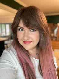 Plain with a pop of color 💋❤️️❤️️