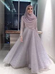 Model baju butik zaskia sungkar memang banyak dicari karena para wanita pecinta busana muslim sudah merasa cocok dengan hasil desain zaskia karena mengikuti model yang sedang trend di kalangan wanita muslim dan ia sangat cerdas untuk menentukan modelnya dan mampu melihat pasar model yang sedang banyak dicari dan digandrungi para muslimah. Inspirasi Baju Bridesmaid Hijab Ala Zaskia Sungkar Dan Shireen Sungkar