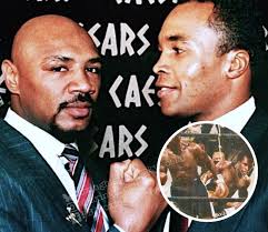 Roberto Durán roughly shoves Ken Buchanan through the ropes at Madison  Square Garden before seizing the WBA lightweight title by controversial  13th round TKO, 1972.