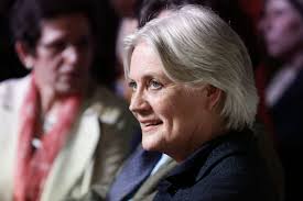 Un An Apres Le Penelope Gate Que Devient Penelope Fillon Penelope Canard Enchaine