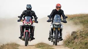 Este scooter de tres ruedas. Test Piaggio Mp3 Yourban Maxi Scuter Cu Permis Auto Pe Motoare