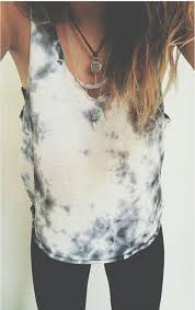 Black And White Tie Dye Shirt Outfit Black White Tie Dye Shirt Black Bottoms Look Fashion Looks Look Boho