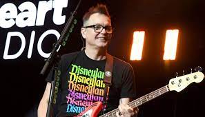 Hoppus is the band's bassist and lead vocalist alongside tom. Z Pneomcjk1gqm