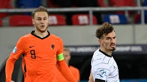 He is 22 years old from holland and playing for az in the holland eredivisie (1). Atalanta Gesprache Uber Koopmeiners