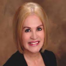 Elsa Hernandez's Instagram, Twitter & Facebook