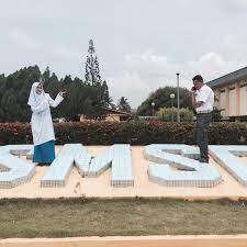 Sekolah menengah kejuruan (smk) adalah bentuk satuan pendidikan yang orientasinya memberi bekal siswa untuk memasuki lapangan kerja tingkat menengah dan melanjutkan pendidikan ke jenjang yang sesuai dengan kekhususannya (kejuruannya). Sekolah Menengah Sains Dungun Dungun Terengganu