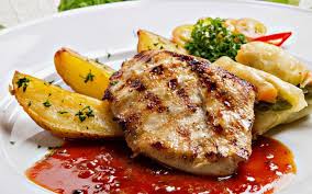 Friptura de porc este întotdeauna cel mai bun fel principal de mâncare. Friptura De Porc La Cuptor Si Cartofi Divahair Ro