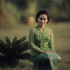 Awalnya, perempuan asal jepang dengan nama asli naoko nemoto itu sengaja dikenalkan dengan bung karno oleh sebuah perusahaan jepang bernama tonichi, untuk mendapat proyek di. 18 Potret Masa Muda Dewi Soekarno Istri Sang Proklamator Soekarno
