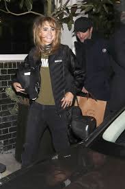 I will be posting as many versions of the meme for easy access. Robert Pattinson And Suki Waterhouse Still Dating And Celebrated Her 27th Birthday Together