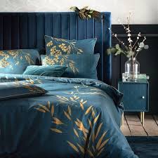 Chambre Camaieu De Bleu Nuance Touche Dore Table De Nuit Chevet Art Deco Motif Ecaille Bleu Canard Tete De Lit En Velours Housse De Couette Tete De Lit Bleu