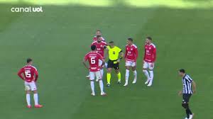 Torcedores do Inter deixam Beira-Rio após time levar 3 a 0 no 1º tempo