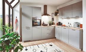 Lo normal, es que en el centro de la ciudad, las viviendas no destinen un espacio inmenso a las cocinas, suelen ser espacios alargados por ello, en esta entrada de blog, te vamos a dar todos los trucos para aprovechar el espacio de tu cocina alargada y estrecha. Como Aprovechar Las Cocinas Estrechas Y Largas Sacales Partido