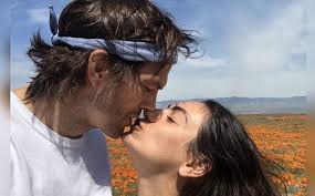 Mila kunis's new haircut is the lob of the future. Mila Kunis Ashton Kutcher Working On Details Of Their Divorce