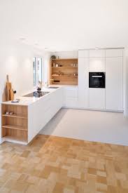 Schreinerkuche Grifflos Deckenhoch Design Modernes Wohnen Clean Minimalistisch Weiss Wohnung Kuche Innenarchitektur Kuche Moderne Kuche