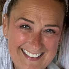 Laura Solomons's Instagram, Twitter & Facebook