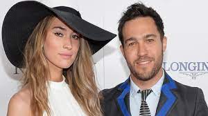 Pete Wentz Shows His Pregnant Girlfriend Naked | Entertainment Tonight