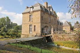 Adresse, téléphone, horaires, site web. Pres De Fougeres Pres De Mille Ans D Histoire Sont A Vendre Avec Le Chateau De La Haye La Chronique Republicaine