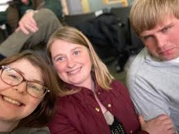 Julia Moretz (@SavySaverSouth)