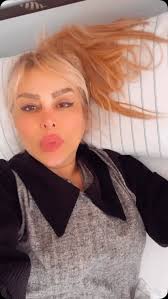 عزتی که در هیچ است ، در کم نیست, در ثانیه اتفاق میوفته هیچکس نمی دونه و  هیجوقت دور از ذهن نیست , من اما همیشه شکر می کنم , هر که در این درگه مقرب  ترست، جام بلا بیشترش می دهند!