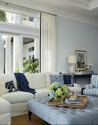 Florida Beach House With Classic Coastal Interiors I Like The Simple Drape Pane Coastal Decorating Living Room Blue And White Living Room Coastal Living Rooms