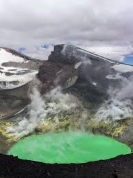 Tupungatito's last eruption, in 1964, consisted of explosions from the central crater. Dav Chile On Twitter Se Trata De Un Cincomil Bastante Accesible Y Cercano A Stgo Pero Poco Frecuentado El Volcan Tupungatito 5 660 M No Deja De Sorprender Asiste A Nuestro Diaporama Sobre