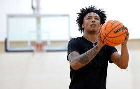 Decides to follow in his father's footsteps towards the nba in the future is yet to be seen. Mikey Williams Wants Peace Playing Basketball In Charlotte Charlotte Observer