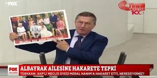 Babasının adı cevat, annesinin adı halise'dir. Lutfu Turkkan Haberleri