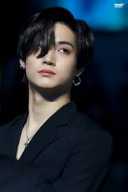 On the 13th, jb communicated with fans through an ig live broadcast in his room and several photos on the wall of his room stood out. 191116 Vlive Heartbeat Awards Got7 Jb Jaebeom Got7 Jaebum Got7 Jaebum