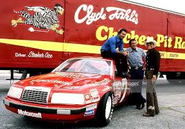 September 14, 2018 peteherr movies, news/opinions 1. Actor Burt Reynolds Poses With Jim Nabors And Hal Needham During The Nascar Race Cars Cars Movie Ford Racing