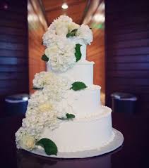 (3 712) 3 712 avis. Wedding Cake Etiquette Where Should It Be Placed And When To Cut The Cake Modwedding