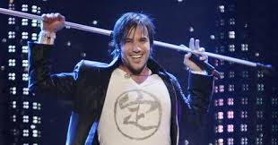 He represented sweden in the eurovision song contest 2005 with the song las vegas, finishing 19th with 30 points. Martin Stenmarck Medverkar I Melodifestivalen 2005 Enmusamusic