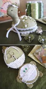 Tortue Porte Epingles S Ouvrant Sur Un Range Aiguilles Et Ciseaux A Broder Tutoriel Ciseaux A Broder Porte Epingles Broderie
