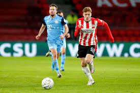 Yorbe vertessen replaces cody gakpo. Psv Talent Yorbe Vertessen Heeft Een Gevecht Van Twee Jaar Met Zijn Eigen Spieren Gewonnen Nu Nog Scoren Psv Ed Nl