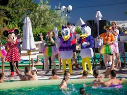 Inca de la întrarea în resort am avut o impresie foarte bună începând cu cei de la recepție, cazare mâncare etc. Mera Resort Venus Paralela 45