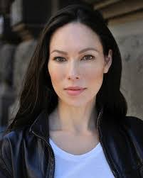 Ursula Mills's Instagram, Twitter & Facebook