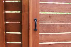These modern house fence designs maintain the beauty within a planned community and create great curb appeal when it's time for putting the house on the market. Modern Horizontal Fence The Cavender Diary
